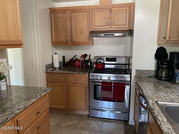 4th image of 897 E Hillcrest Dr