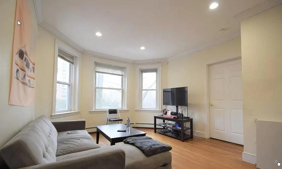 4 bed, 1500 sqft, $6,800 — Photo 1