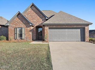 709 Sawgrass Lakes Dr, Brandon, MS 39042