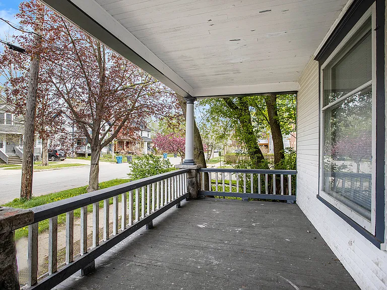 719 W Cedar St — Photo 2