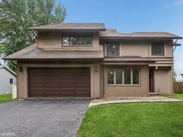 30W735 Whispering Winds Dr, Naperville, IL 60563