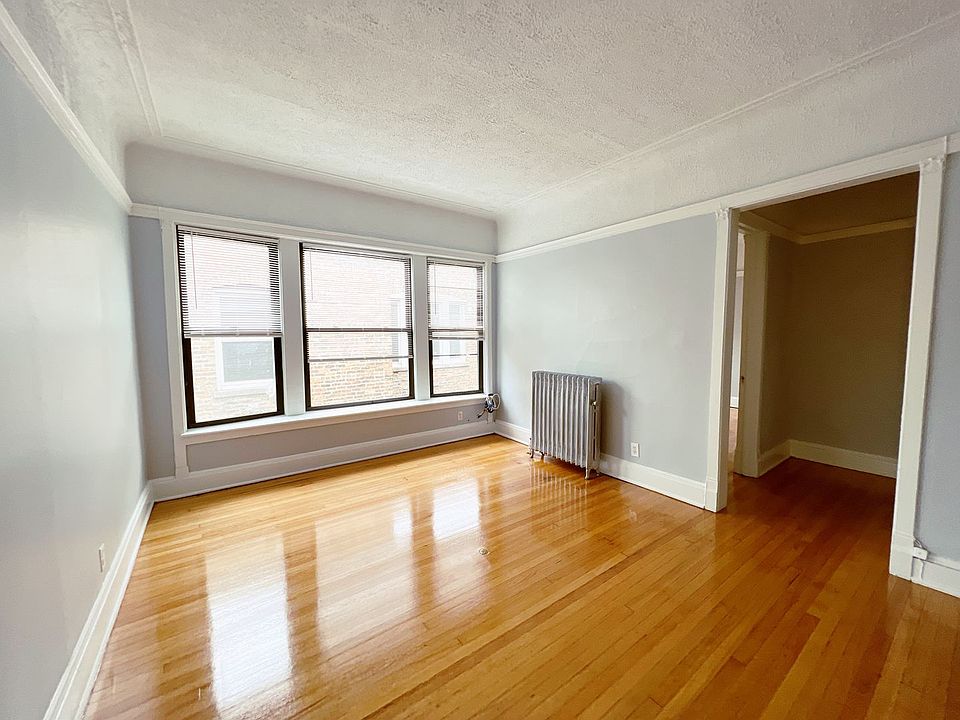 1st image of 817 W Belle Plaine Ave #3R