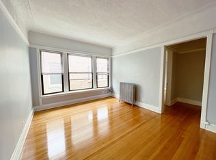 817 W Belle Plaine Ave #3R, Chicago, IL 60613