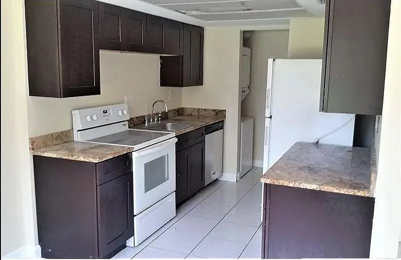 2 bed, 1.5 bath, 940 sqft, $2,000 — Photo 3