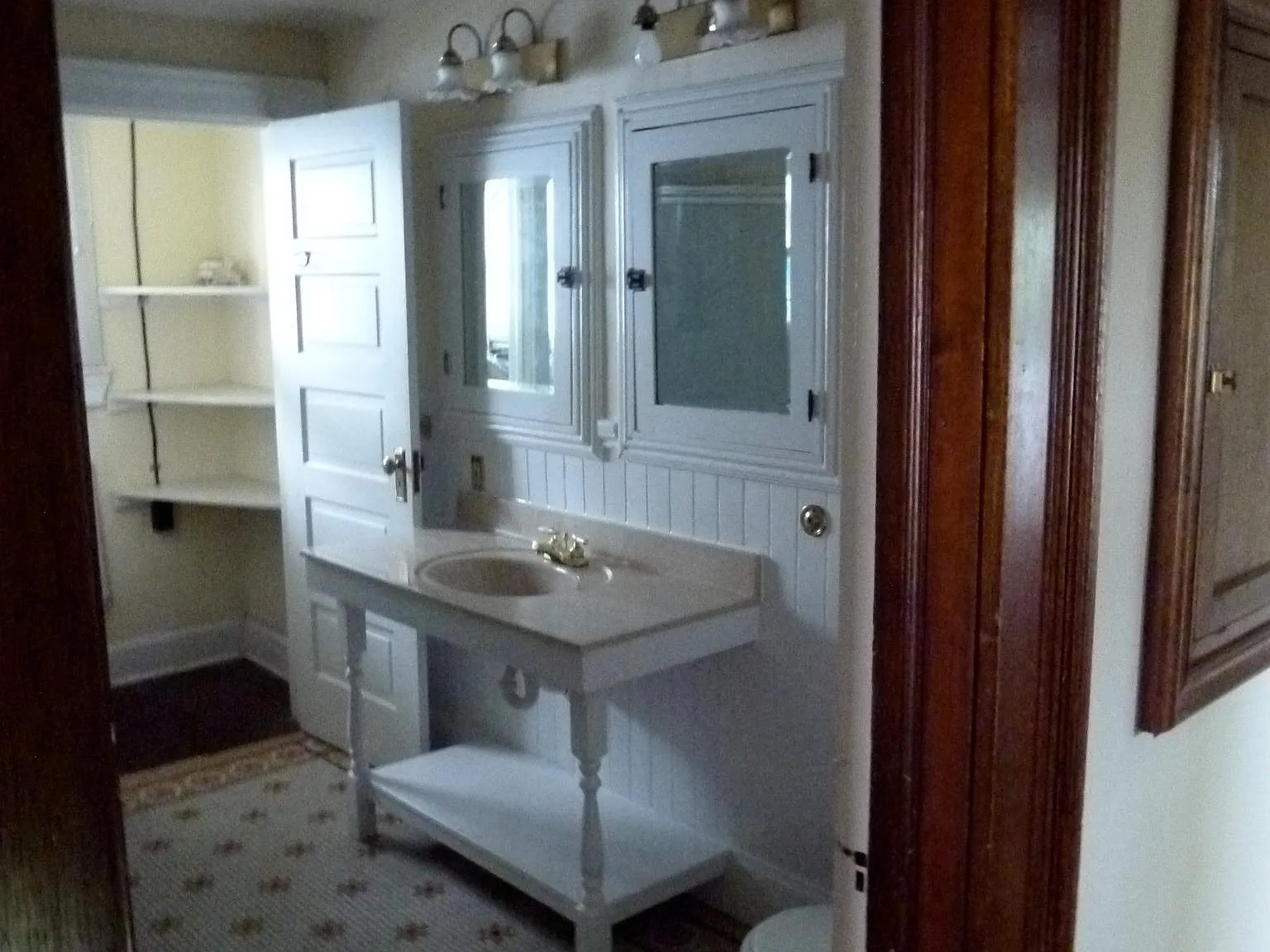 8 bed, 3.5 bath, 3218 sqft, $14,000 — Photo 3