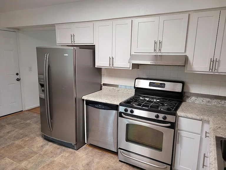 1207 Lakeview Dr — Photo 32