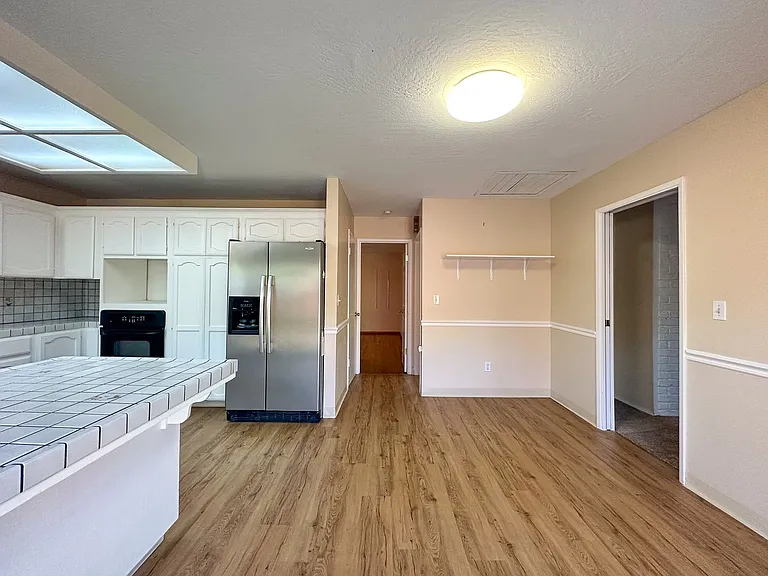 1727 Coralee Dr — Photo 7