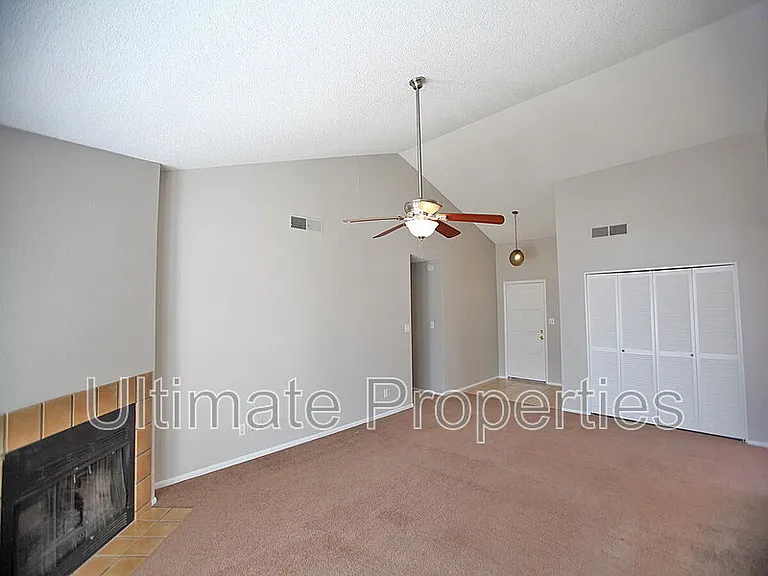 1803 W Barrow Dr — Photo 4