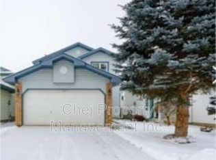 838 118a St NW, Edmonton, AB T6J7A1