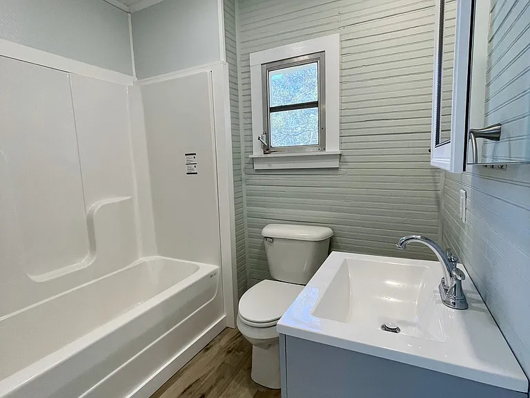 218 Broadway St — Photo 8