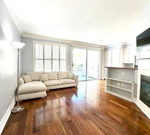 4th image of 27 Chaumont Cir