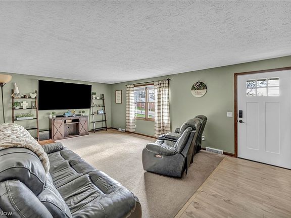 5th image of 4629 Middlebranch Ave NE
