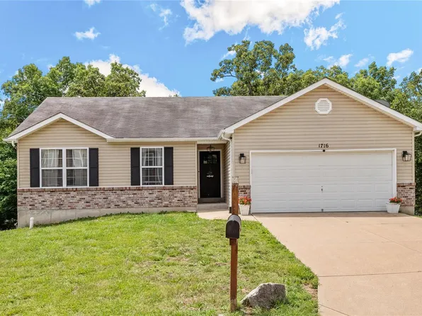 1716 Saint Charles Dr, Hillsboro, MO 63050