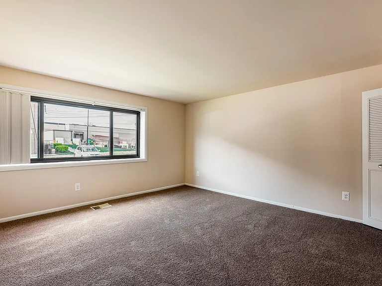 Takoma Landing — Photo 11