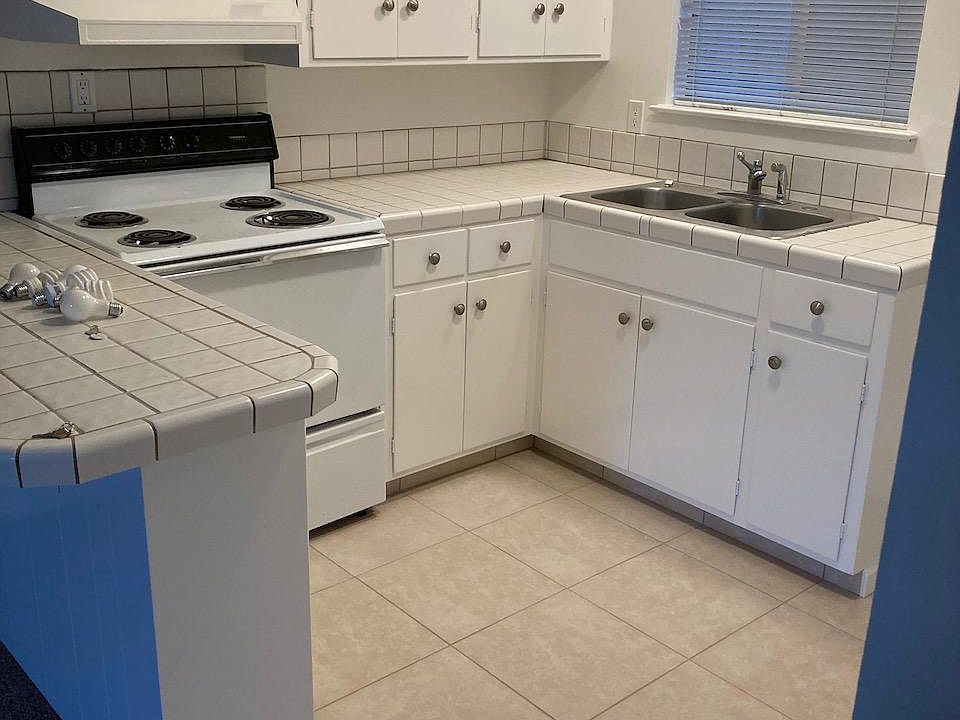 1st image of 143 La Cuesta Dr APT 2