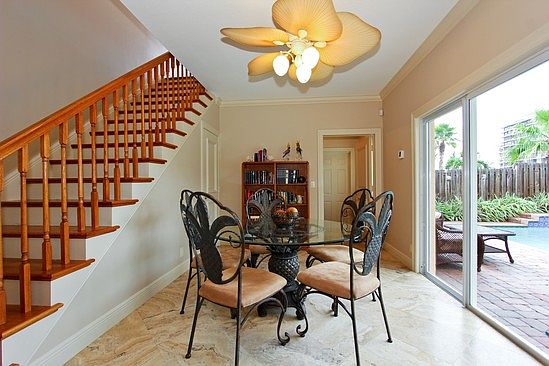 3rd image of 430 N Lyra Cir