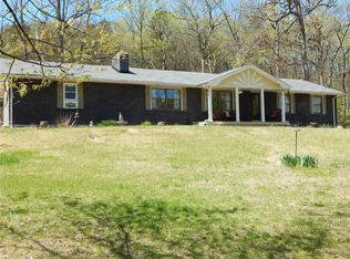 1435 Spring Dr, Herculaneum, MO 63048