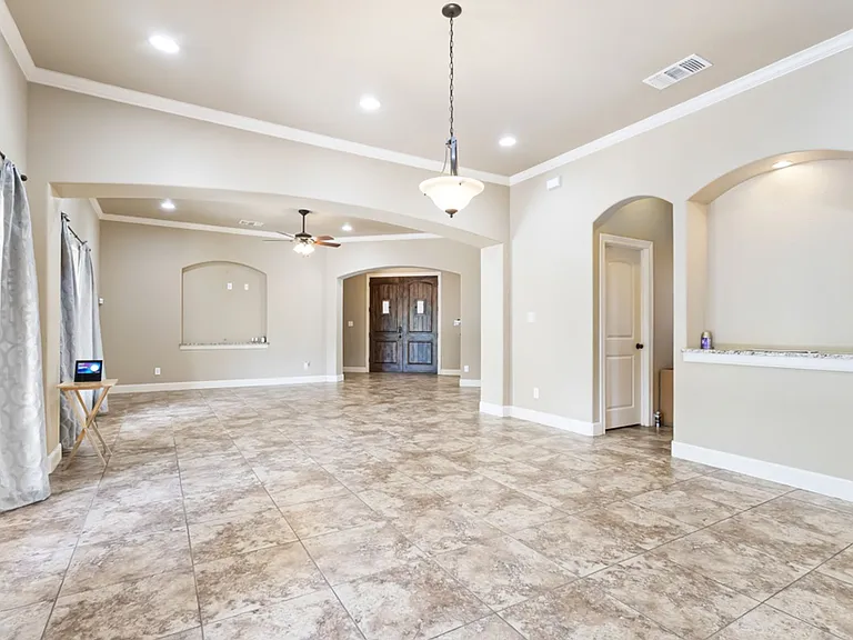 8210 Roy Ln — Photo 9