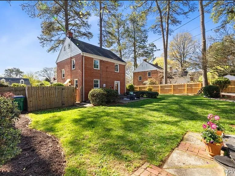 910 Orchard Rd — Photo 29