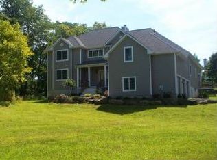 18 Warren Farm Rd, Hopewell Junction, NY 12533