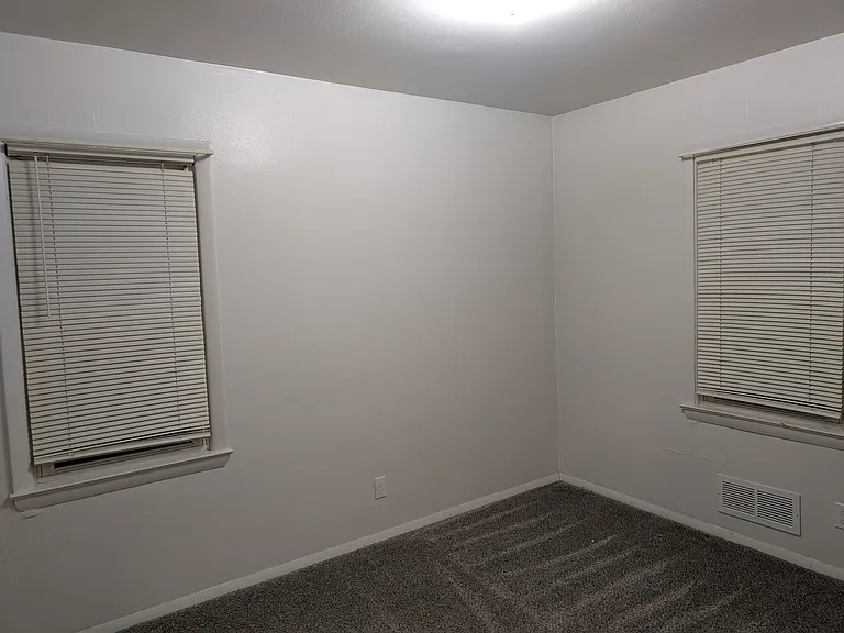 6900 W Oklahoma Ave — Photo 2