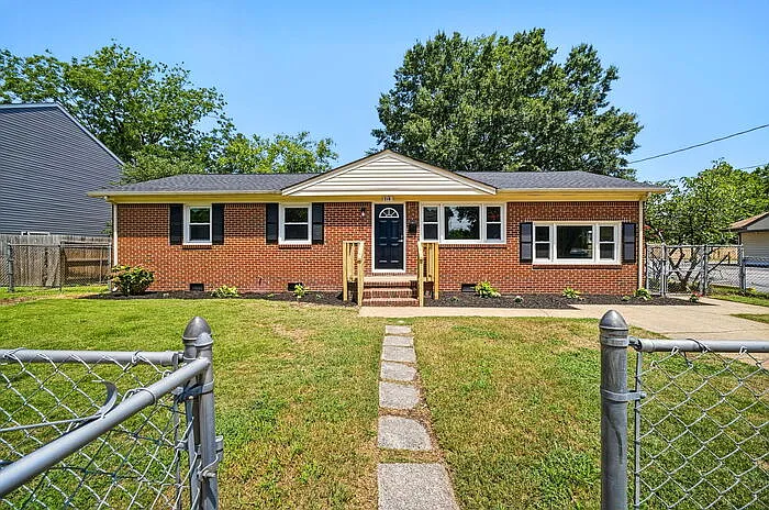 3 bed, 2.0 bath, 1313 sqft, $2,300 — Photo 3