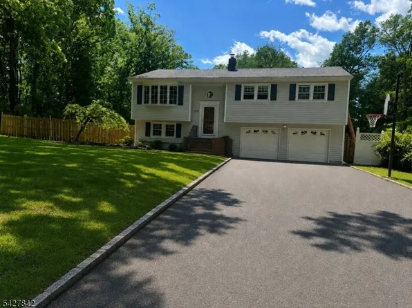 100 Fawn Ridge Dr, Long Hill Twp., NJ 07946