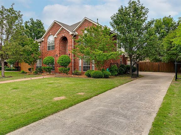2nd image of 122 Carolyn Ln