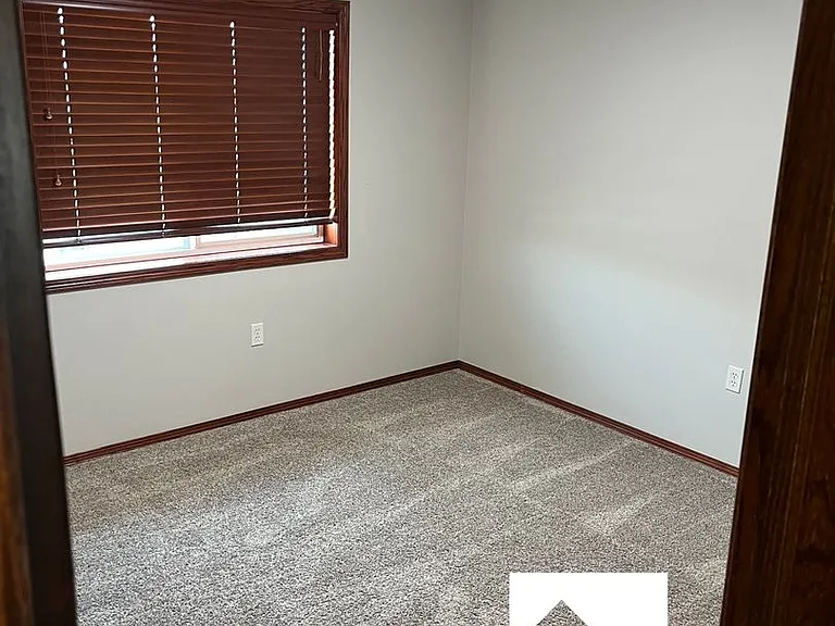 1040 N Main Ave — Photo 12