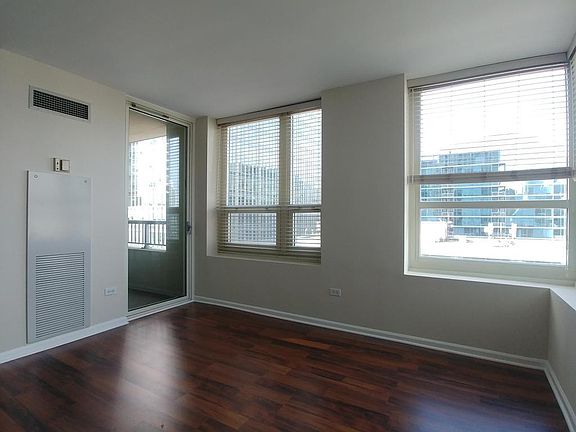4th image of 345 N Lasalle St APT 2510