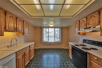 5th image of 26 Gordon Dr