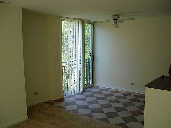 3rd image of 5830 Oakwood Dr APT 4M