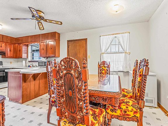 4th image of 9840 Wanda Dr