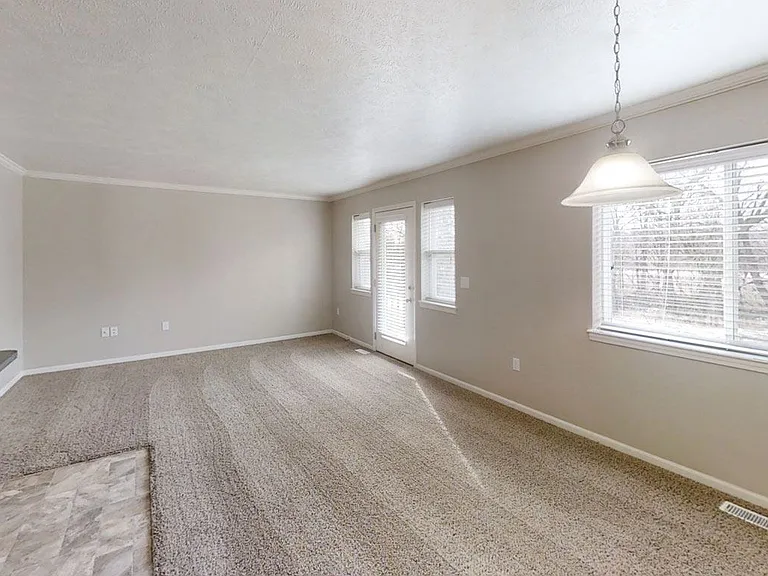 Lynbrook Apartments and Townhomes — Photo 96