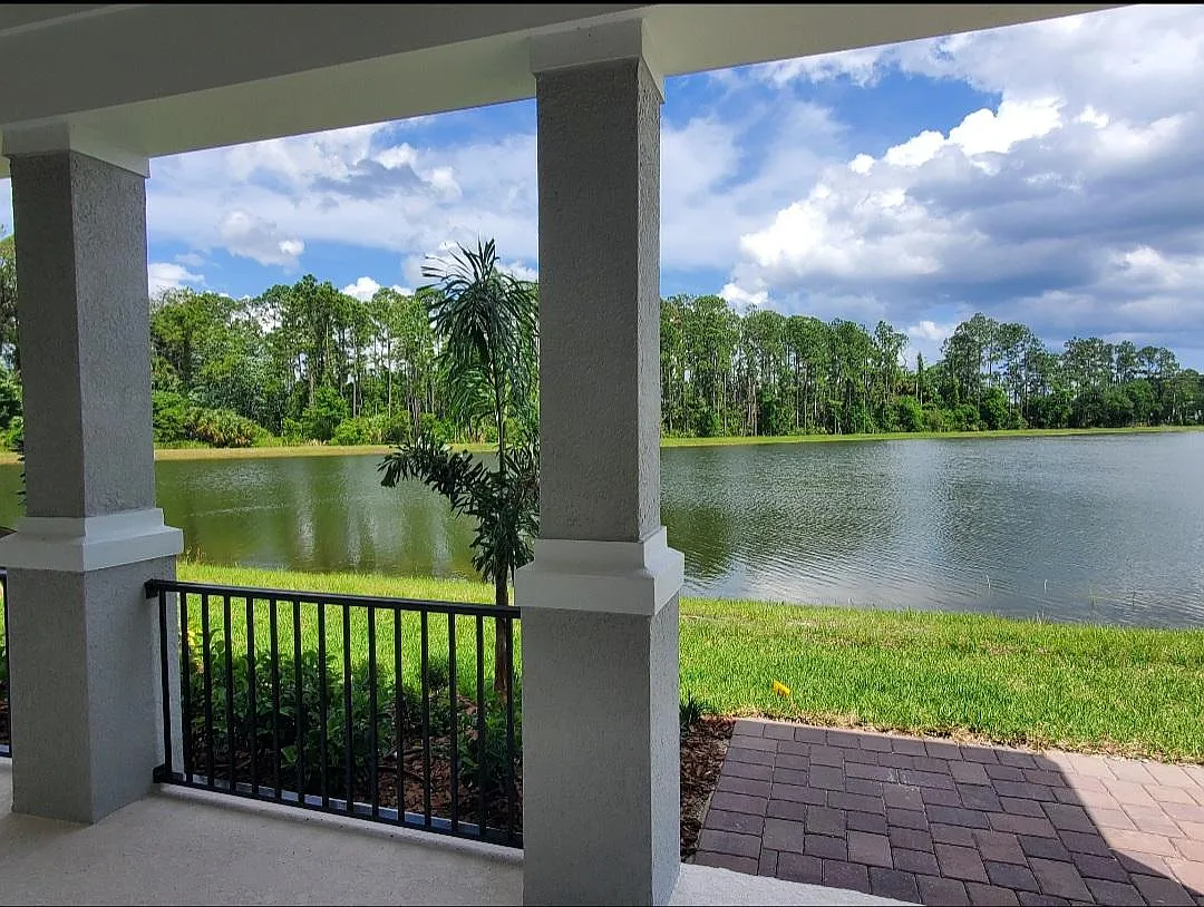 3 bed, 2.5 bath, 1801 sqft, $2,400 — Photo 1