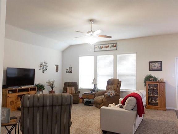 4th image of 103 Aline Dr