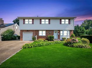 17 Boston Pl, Huntington Station, NY 11746