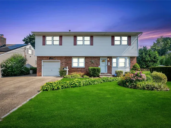 17 Boston Place, South Huntington, NY 11746