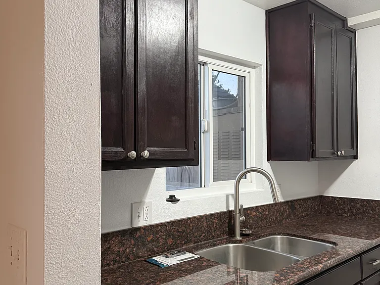 1054 E Salt Lake St #4 — Photo 14
