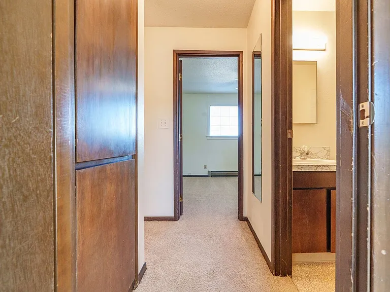 525-Monmouth Villas — Photo 22
