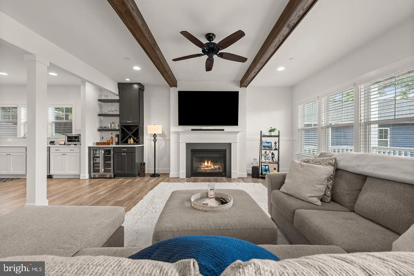 4 bed, 3.5 bath, 2776 sqft, $4,875 — Photo 1