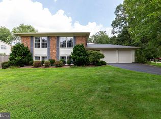 8904 Huxley Ct, Springfield, VA 22153