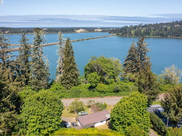 93484 Shady Ln, North Bend, OR 97459