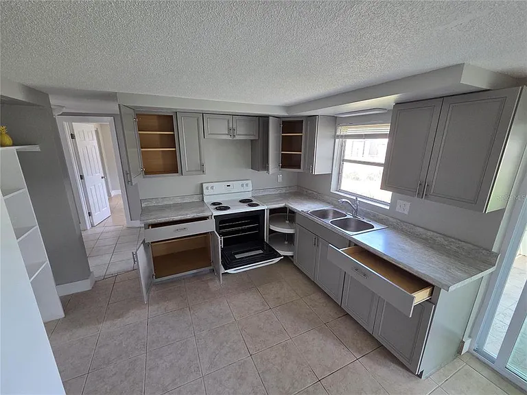 4616 Irene Loop — Photo 9