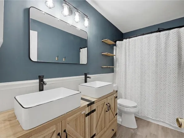 213 Jakes Ln, Newport News, VA 23608
