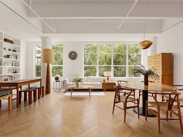 184 Kent Ave #512A, Brooklyn, NY 11249