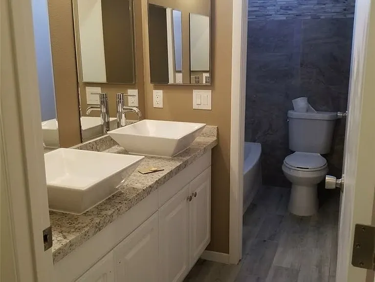 504 Grimsby Ave — Photo 8
