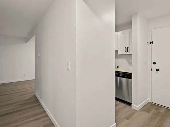 Nordic Crown, 8500 16th Ave NW APT 402, Seattle, WA 98117