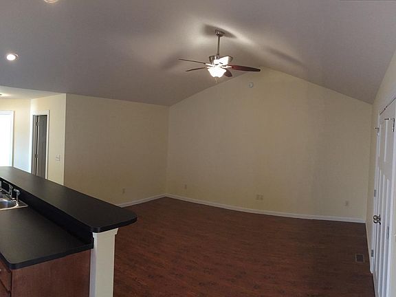 3rd image of 1474 W Daniel Dr
