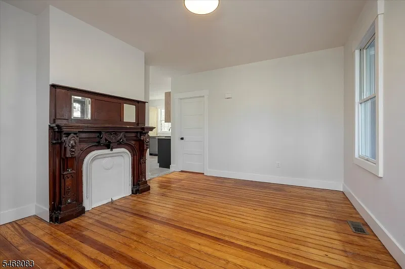 2 bed, 1.0 bath, $3,640 — Photo 3